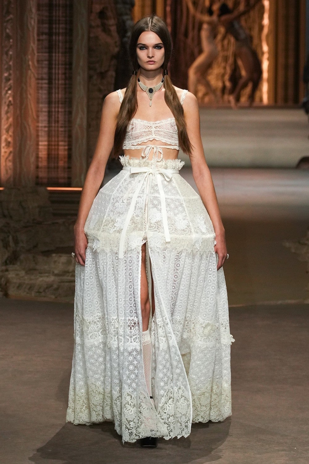 At Dior, 16th and 21st Century Influences Create a Whole New Look ...