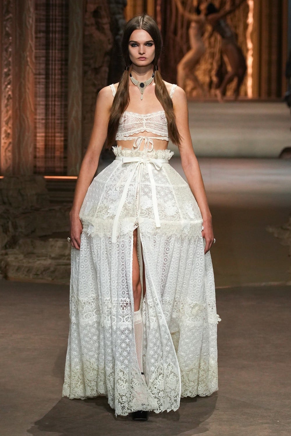At Dior, 16th and 21st Century Influences Create a Whole New Look ...