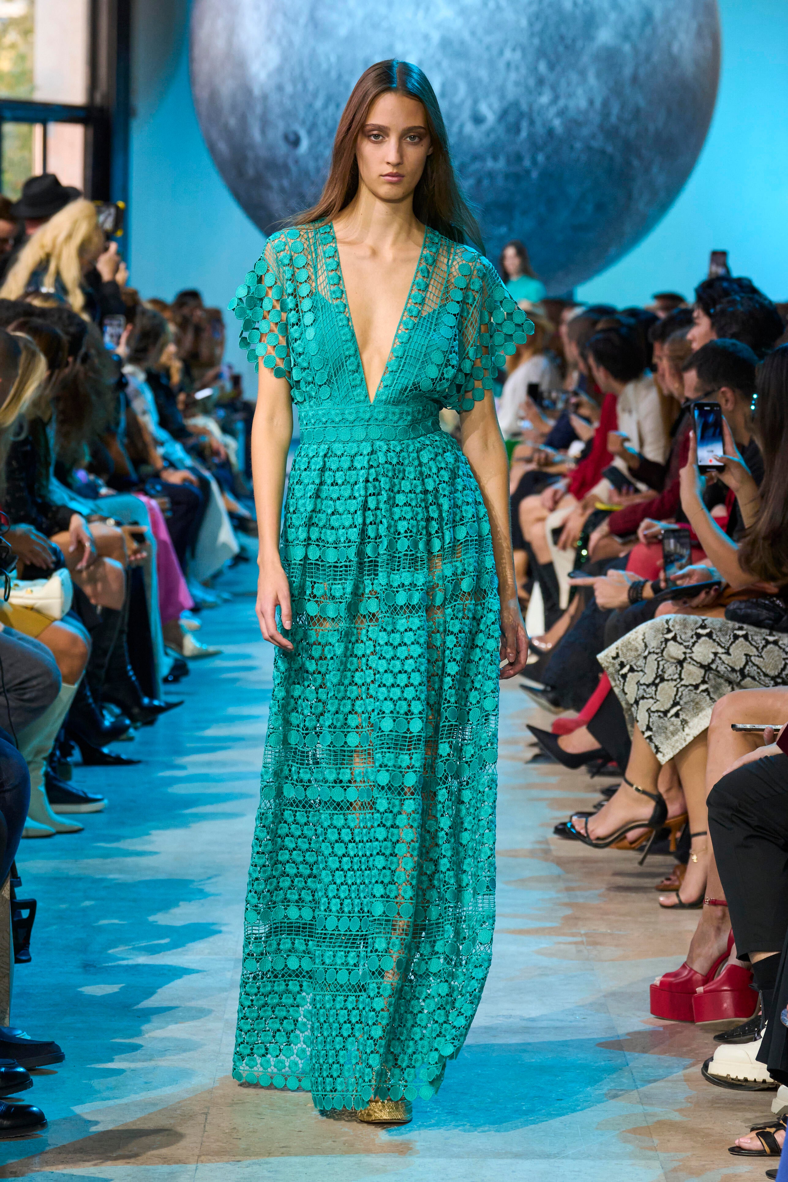 Elie Saab Embraces Romantic Mediterranean Nights for Spring/Summer 2024 ...