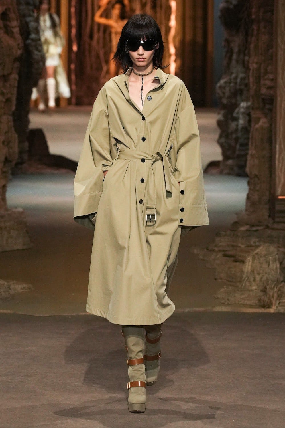 At Dior, 16th and 21st Century Influences Create a Whole New Look ...