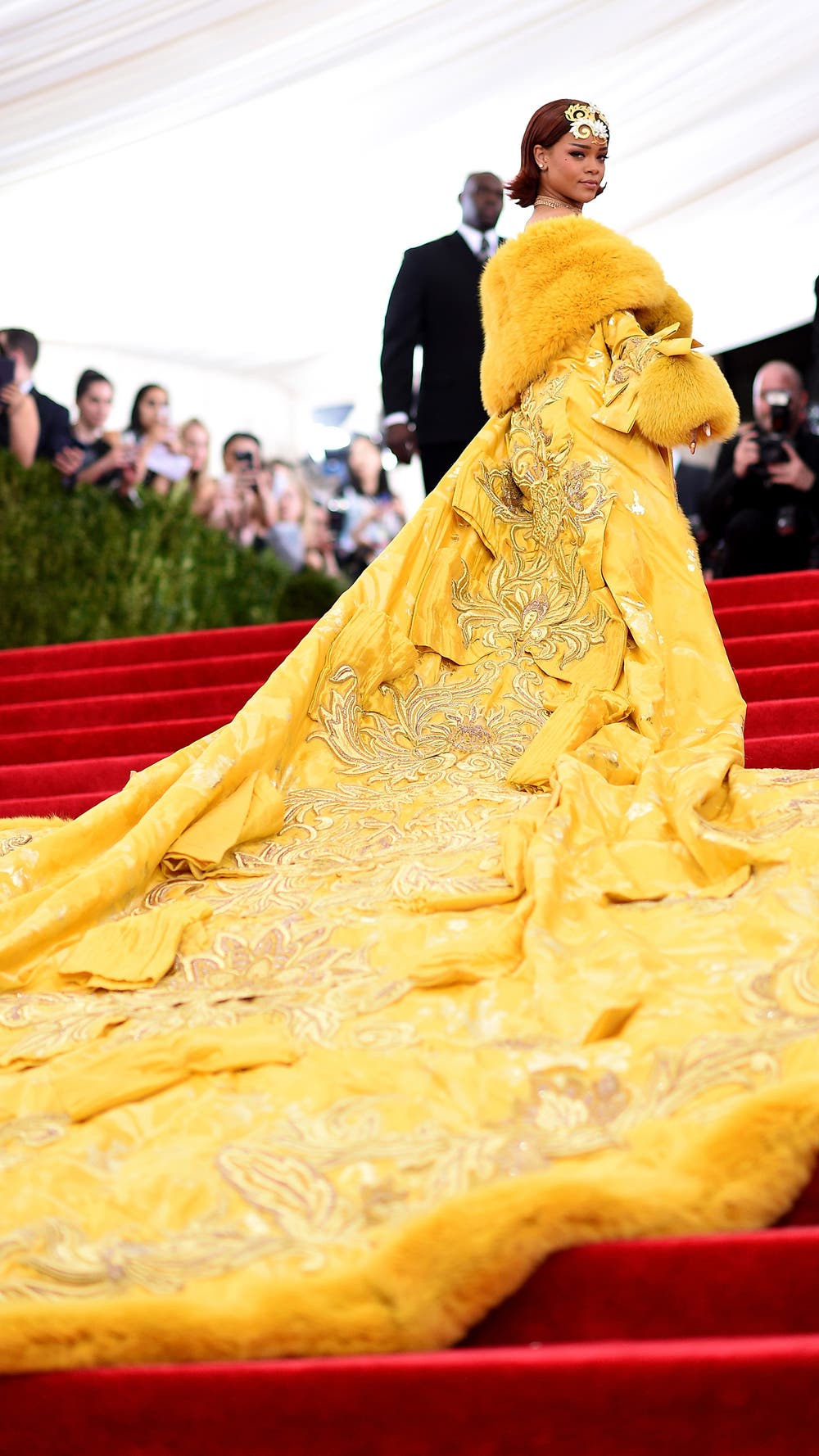 At AED3 Million, This May Just Be the Most Expensive Dress in the World | Savoir Flair At AED3 Million, This May Just Be the Most Expensive Dress in the World | Savoir Flair