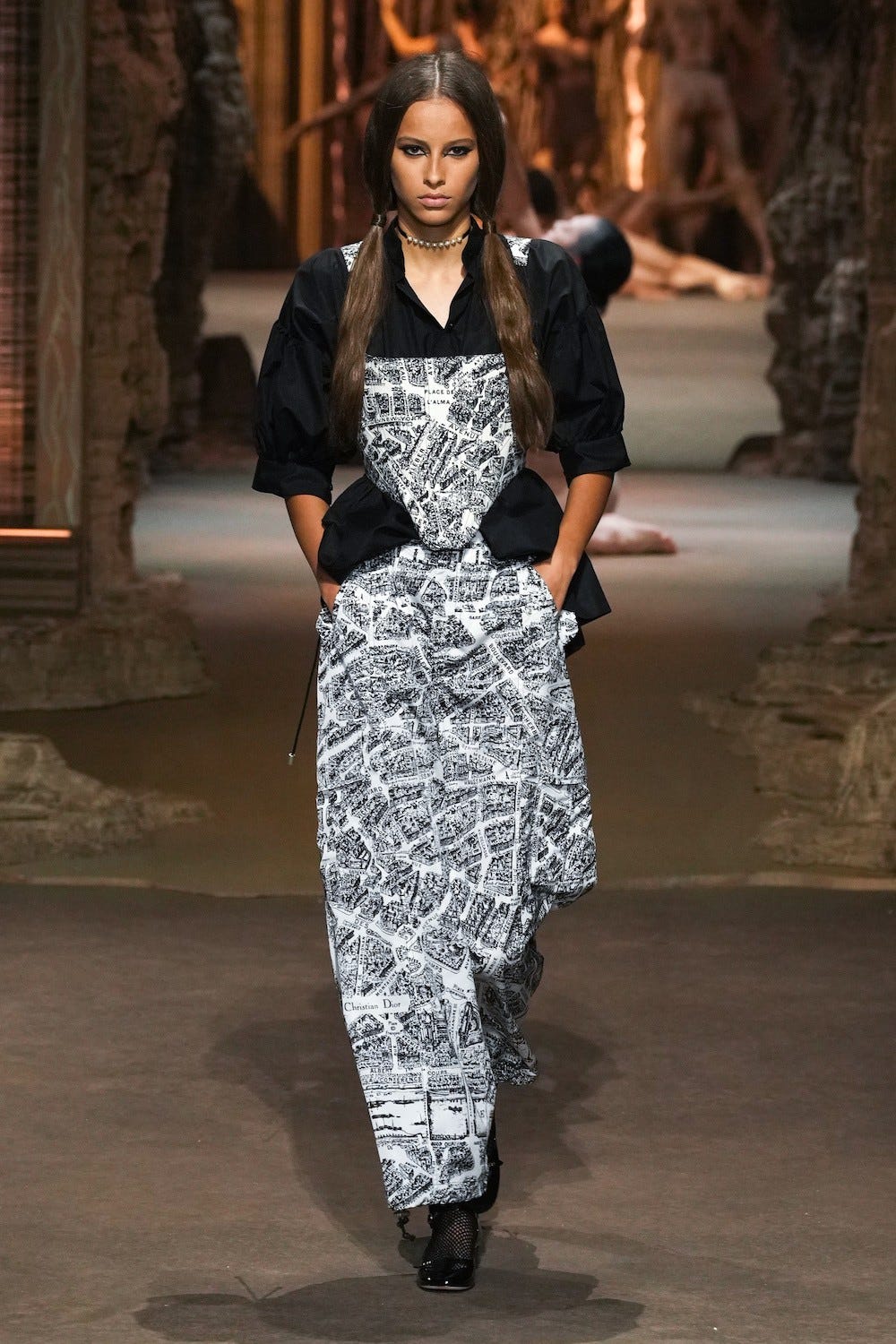 At Dior, 16th and 21st Century Influences Create a Whole New Look ...