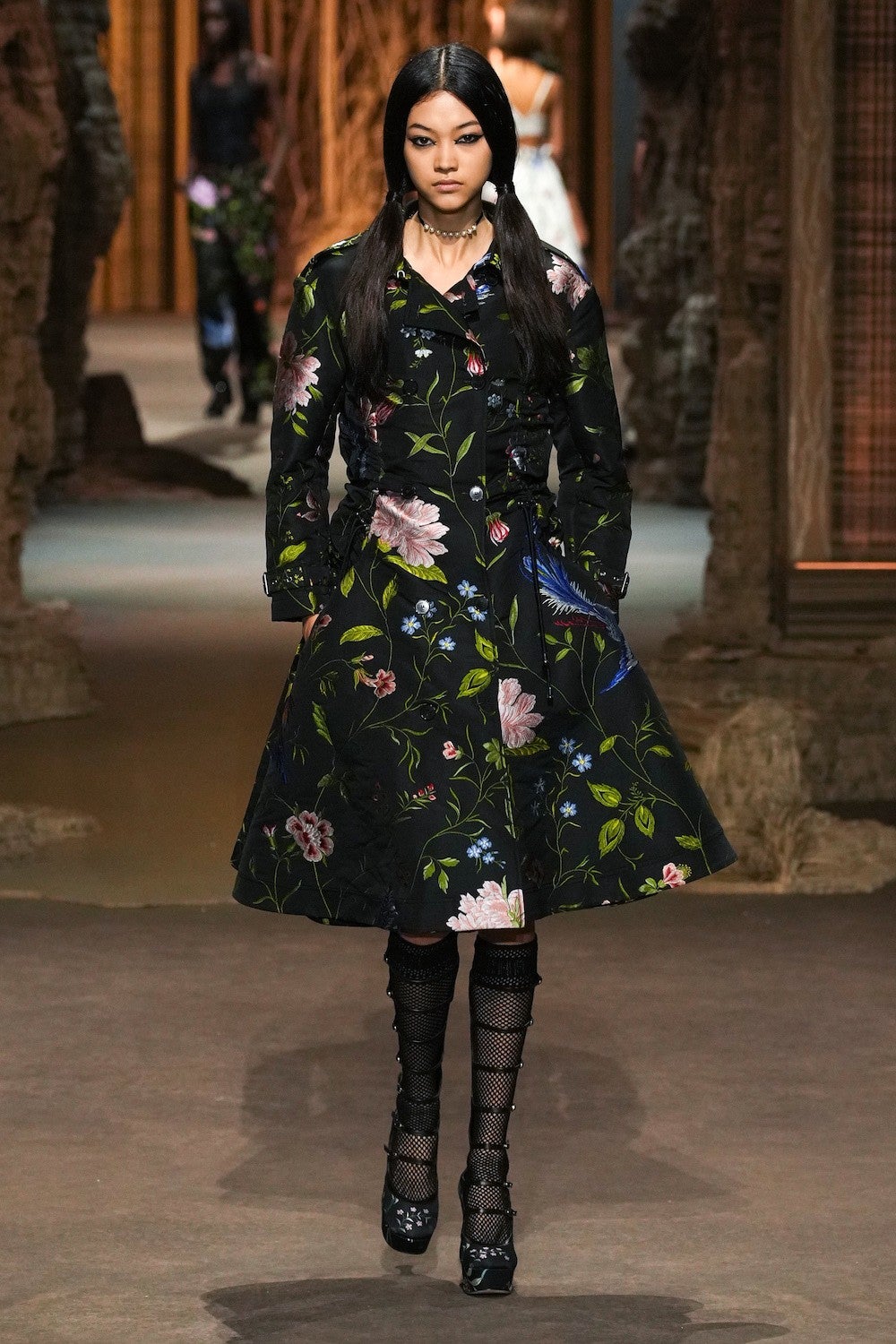 At Dior, 16th and 21st Century Influences Create a Whole New Look ...