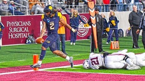 Texas A&M-Commerce starting QB Miklo Smalls suffers knee injury