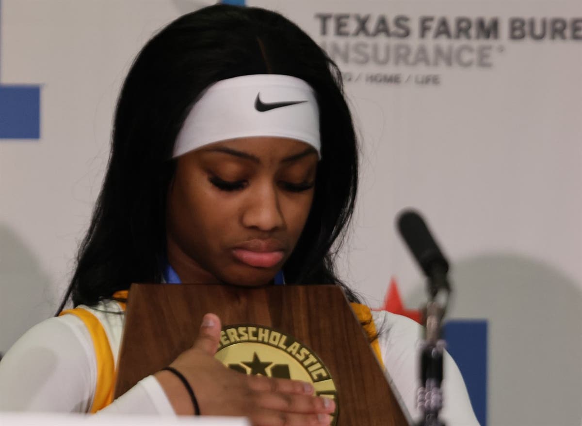 Kiyleyah Parr stamps her name into Waco La Vega history