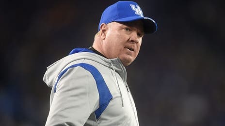 (UPDATED): Mark Stoops staying at Kentucky, Aggies remain in search of new head coach