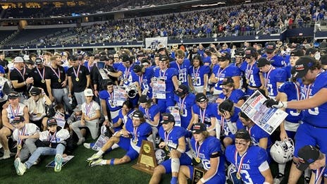 Punishing ground game, stingy defense lift Gunter to 3A DII state title