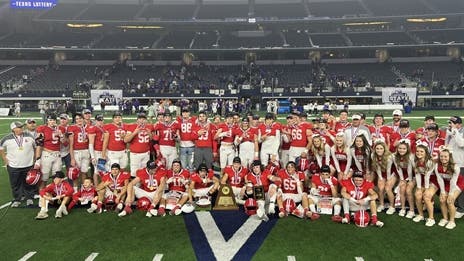 Underdogs no more! Albany stun Mart to win first state championship since 1961