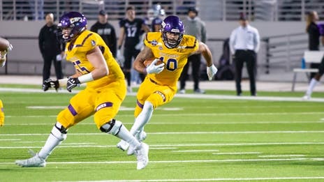 No. 1 Mary Hardin-Baylor escapes No. 14 Hardin-Simmons with FG as time expired