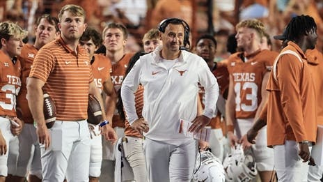 Texas FBS coaches predict how helmet headsets will impact college football