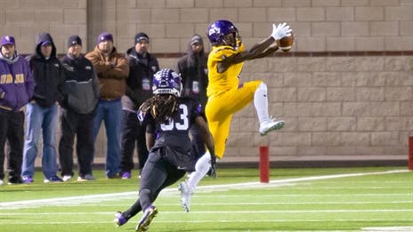 No. 1 Mary Hardin-Baylor cruises in first round of Division III playoffs