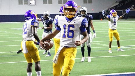 La Vega 38, Paris 20: Pirates headed to regional final after bruising clash with Wildcats