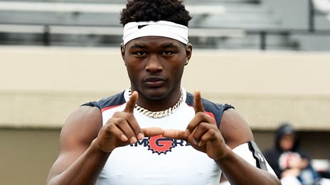 2021 WR Quay Davis Taking Home MVP Hardware, Collecting Offers