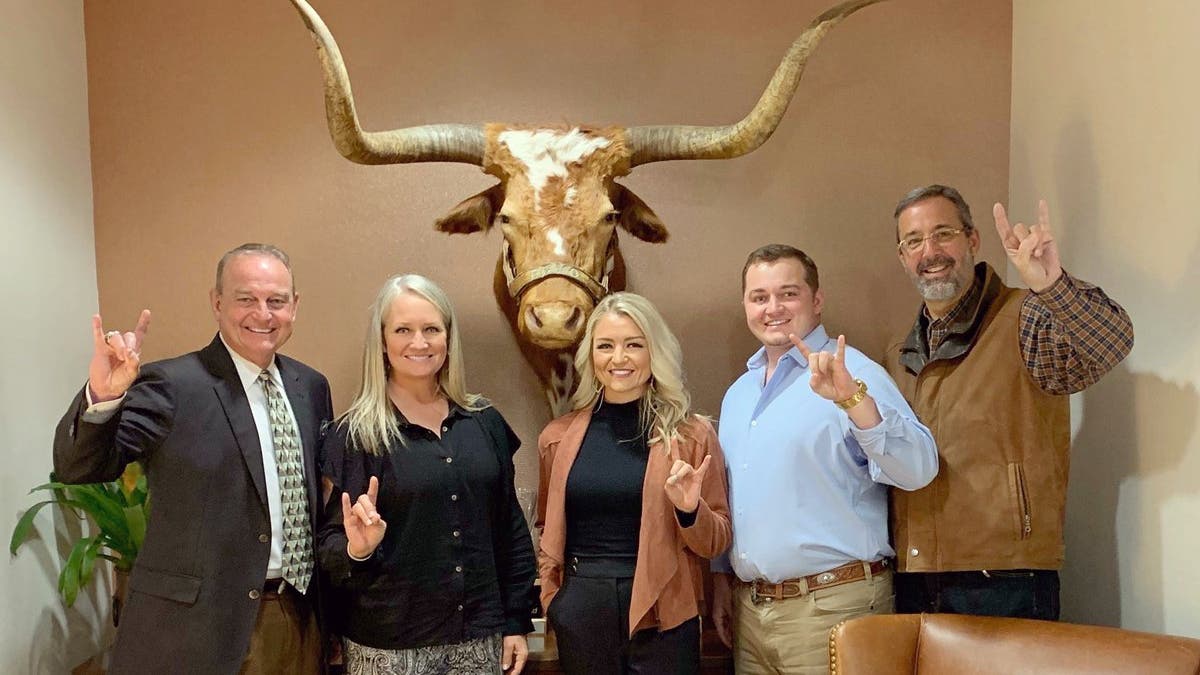 Texas WBB hires highly-touted Mississippi State coach Vic Schaefer