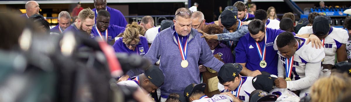 This Week in TXHSFB; a legend passes away; a pair of alums hired; massive upcoming week in SQT play
