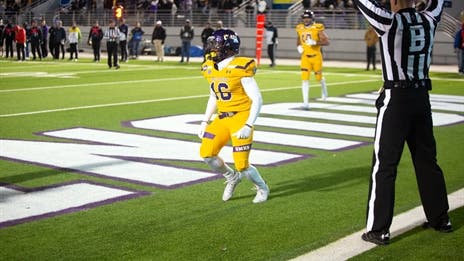 NCAA DIII Recap: Top-ranked Mary Hardin-Baylor cruises; Southwestern scores 31 unanswered in win