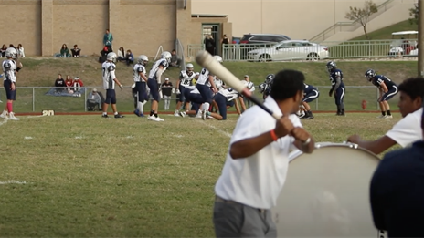 Watch: How Texas School for the Deaf does their snap count