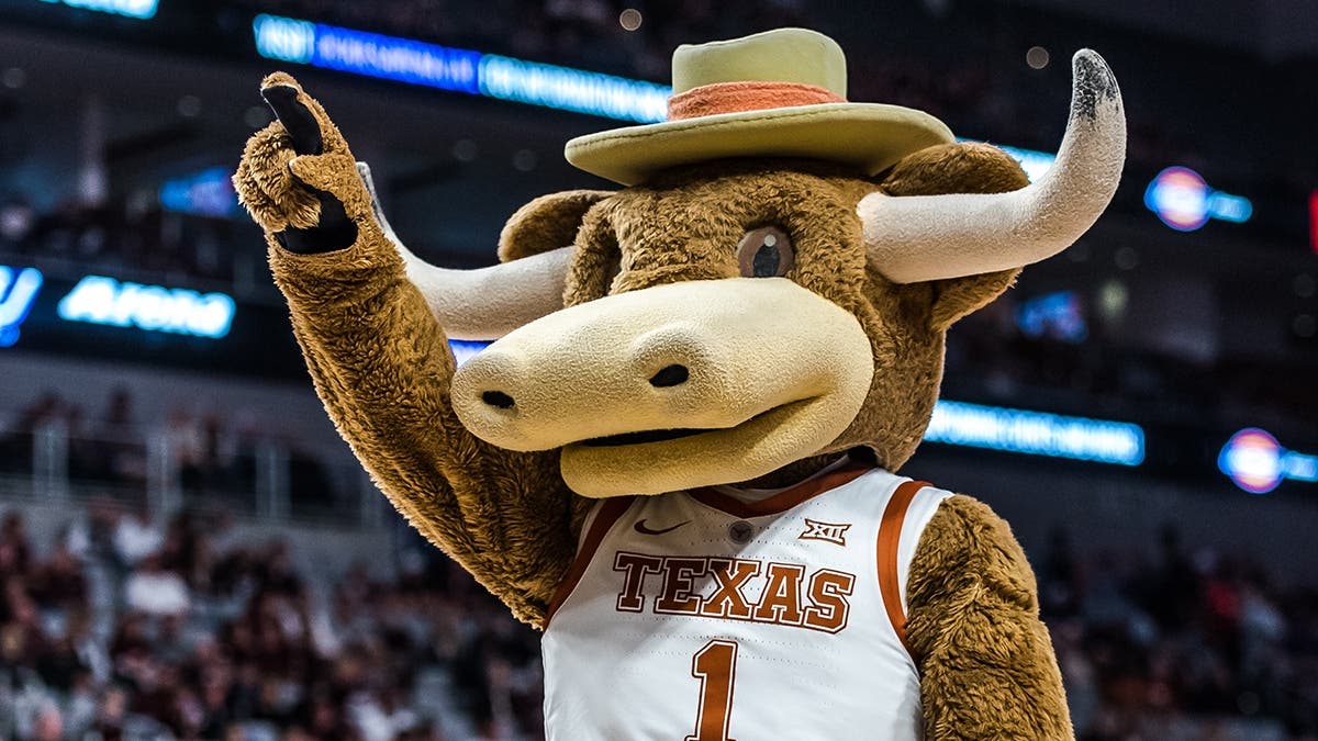 Texas MBB coach Shaka Smart will return in 2020-21