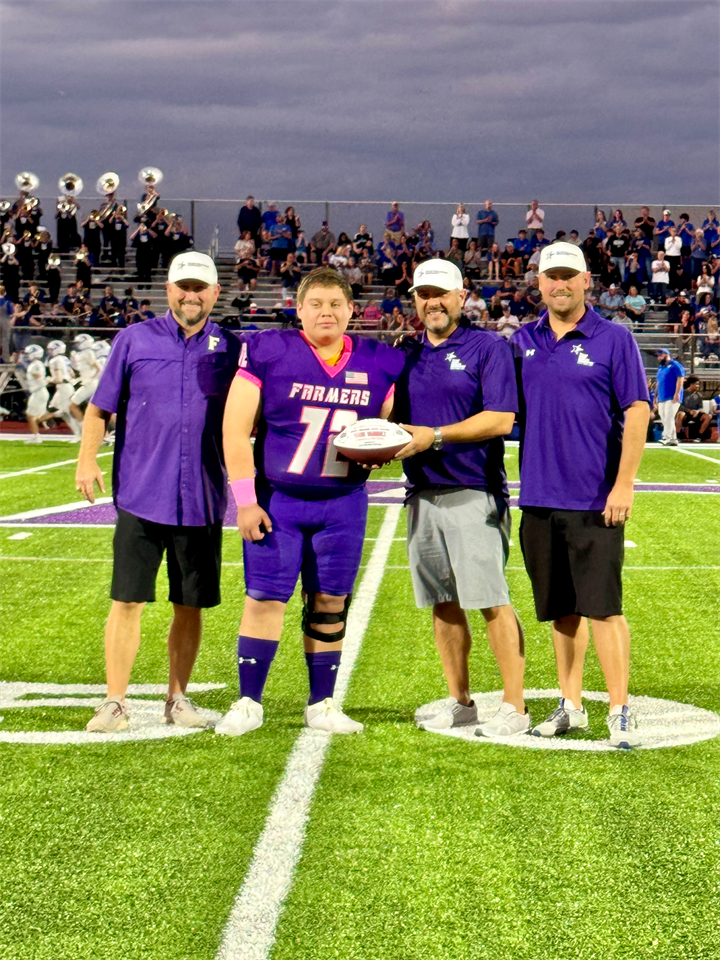 Congratulations to Mark Vasquez of Farmersville High School on being named one of five Unsung Hero Award Recipients of 2024!
