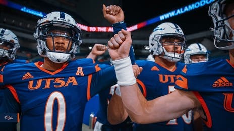 Frank Harris sets records, keeps UTSA in AAC driver's seat with senior night win for Roadrunners