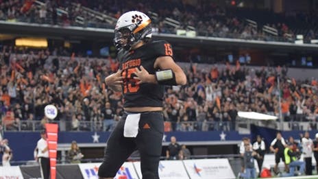 Refugio QB Austin Ochoa powers Bobcats to victory through pain