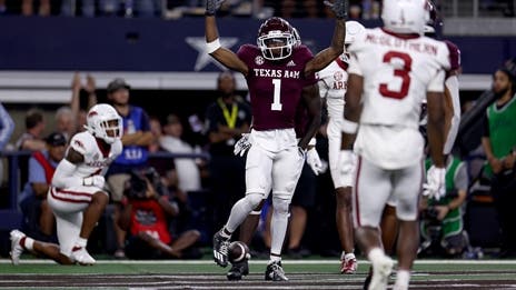 Texas A&M takes down Arkansas, moves to 2-0 in SEC play