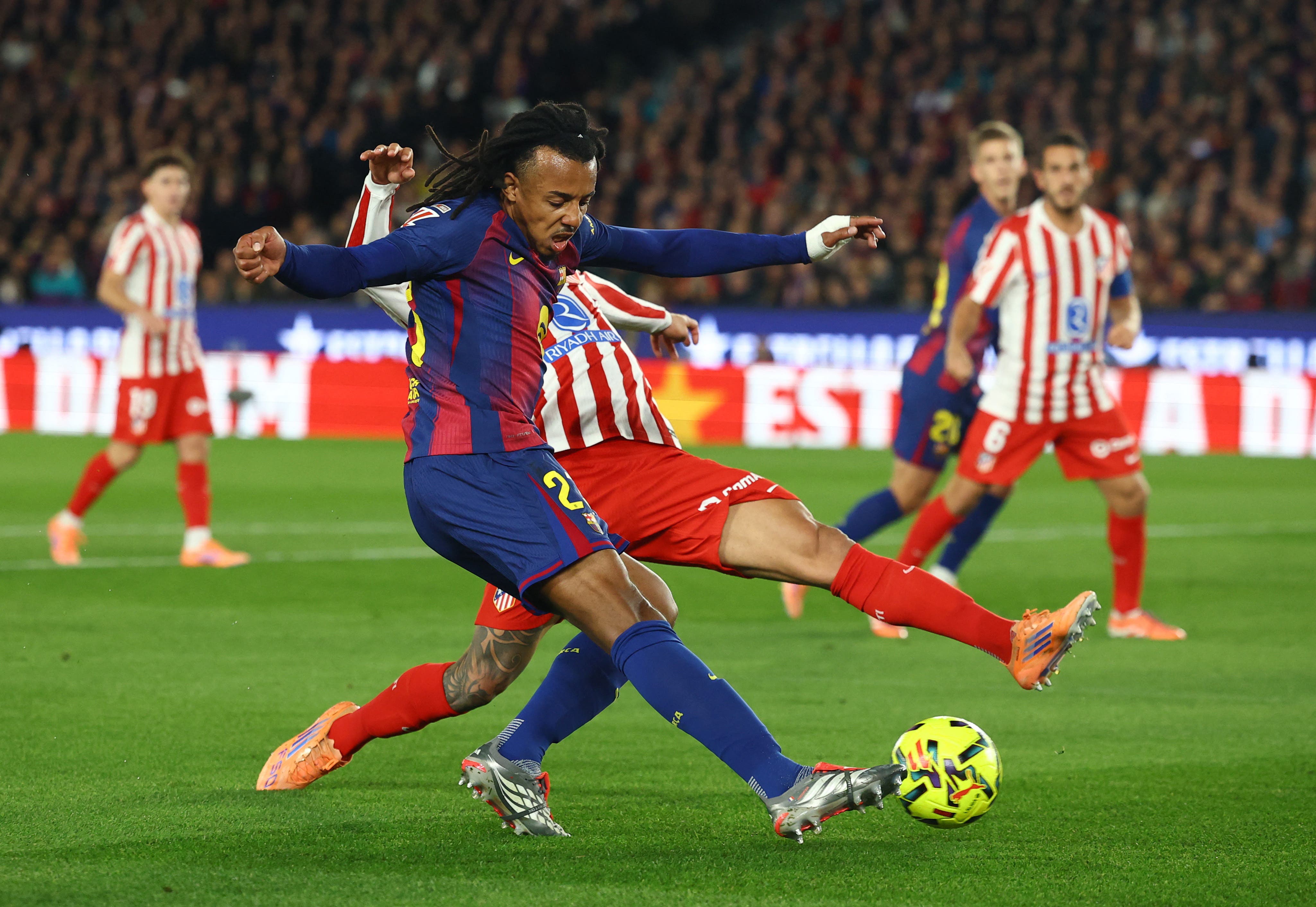 Soccer Football - LaLiga - FC Barcelona v Atletico Madrid - Spotify Camp Nou, Barcelona, Spain - December 2, 2025 FC Barcelona's Jules Kounde in action with Atletico Madrid's Nico Gonzalez REUTERS/Albert Gea