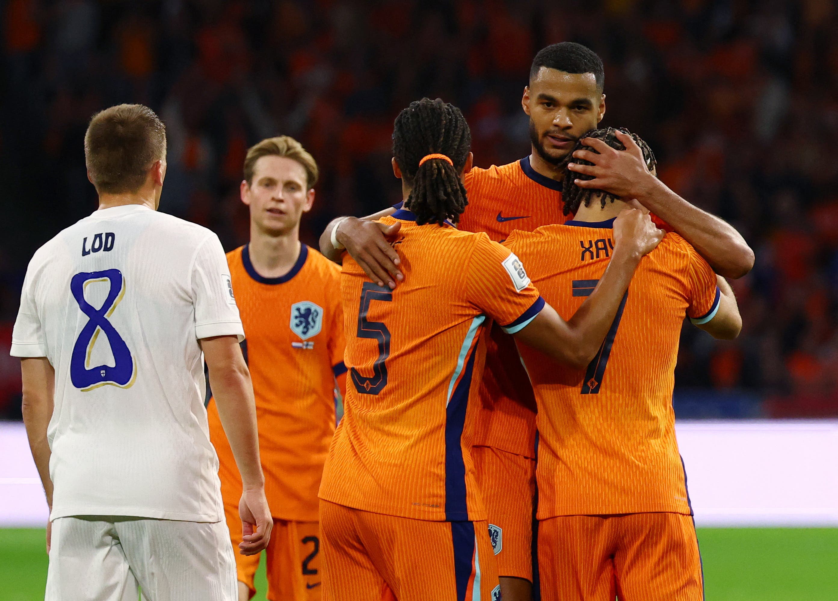 Soccer Football - FIFA World Cup - UEFA Qualifiers - Group G - Netherlands v Finland - Johan Cruyff Arena, Amsterdam, Netherlands - October 12, 2025 Netherlands' Cody Gakpo celebrates scoring their fourth goal with teammates REUTERS/Piroschka Van De Wouw