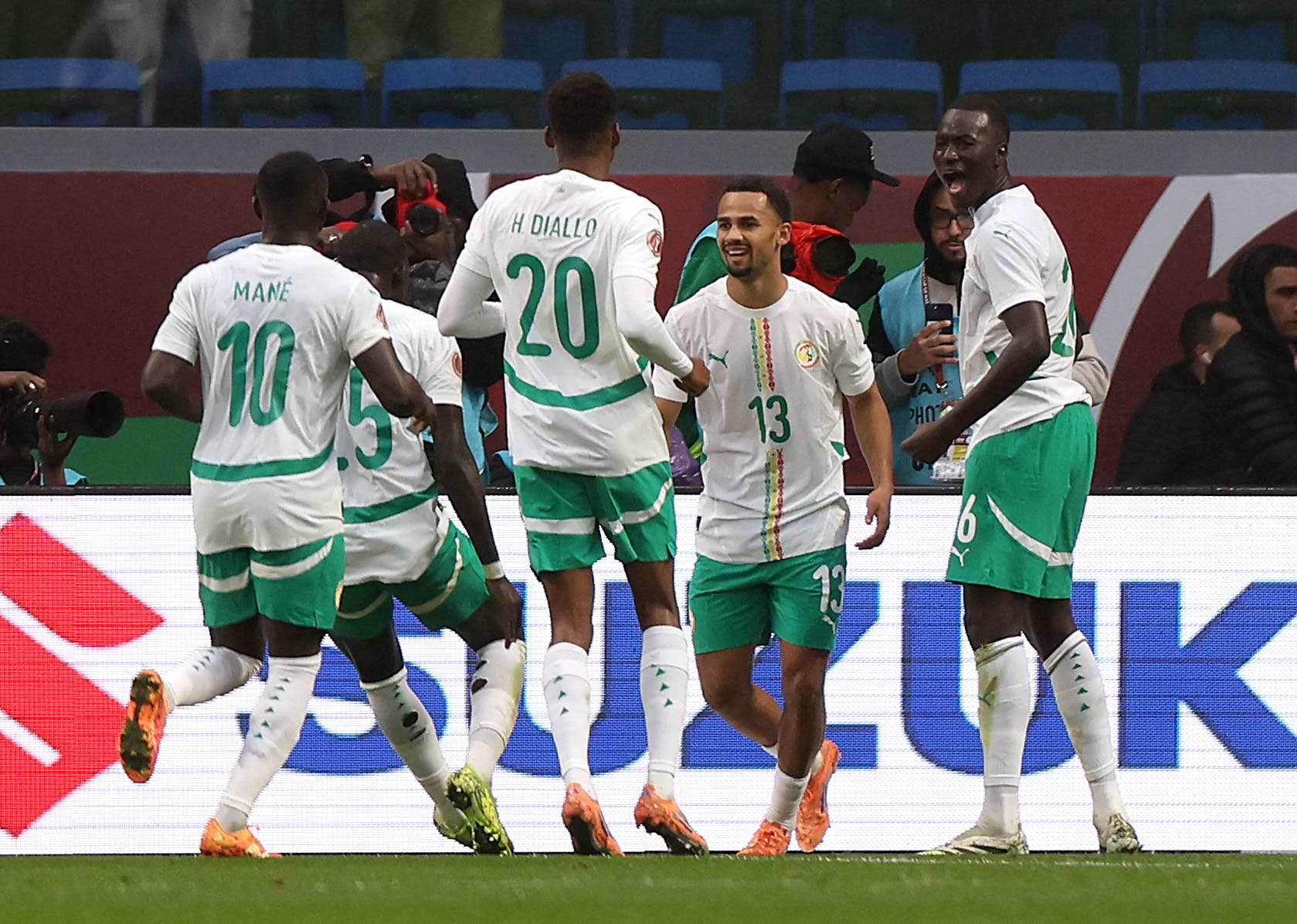 Soccer Football - CAF Africa Cup of Nations - Morocco 2025 - Quarter Final - Mali v Senegal - Tangier Grand Stadium, Tangier, Morocco - January 9, 2026 Senegal's Iliman Ndiaye celebrates scoring their first goal with teammates REUTERS/Amr Abdallah Dalsh