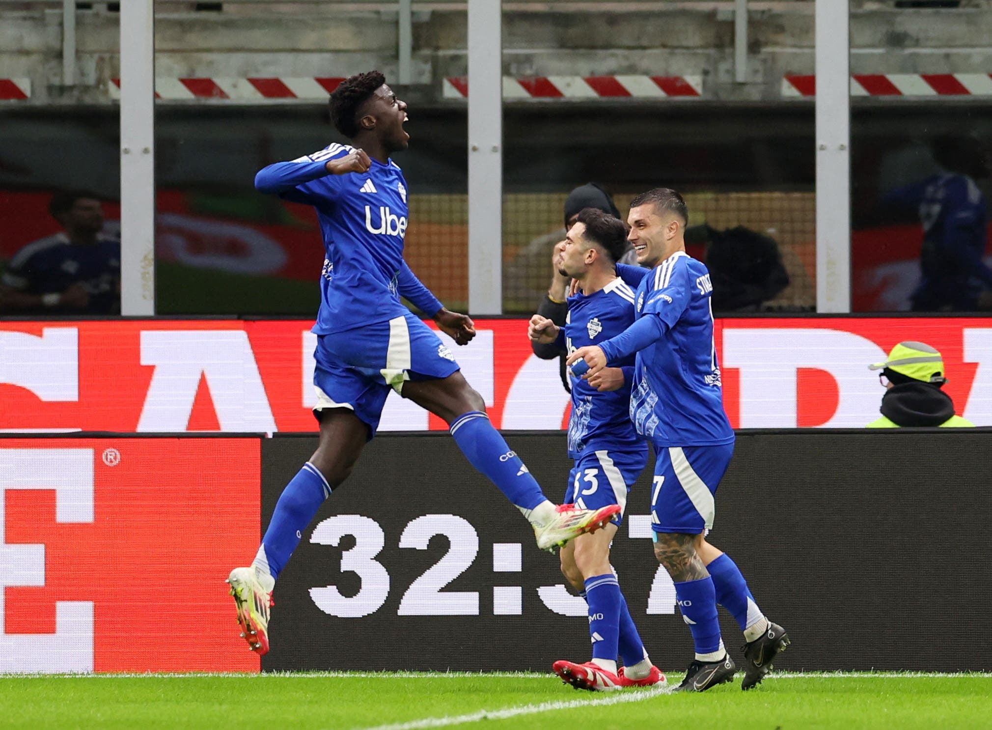 Soccer Football - Serie A - AC Milan v Como - San Siro, Milan, Italy - March 15, 2025 Como's Lucas Da Cunha celebrates scoring their first goal with Assane Diao and Gabriel Strefezza REUTERS/Claudia Greco