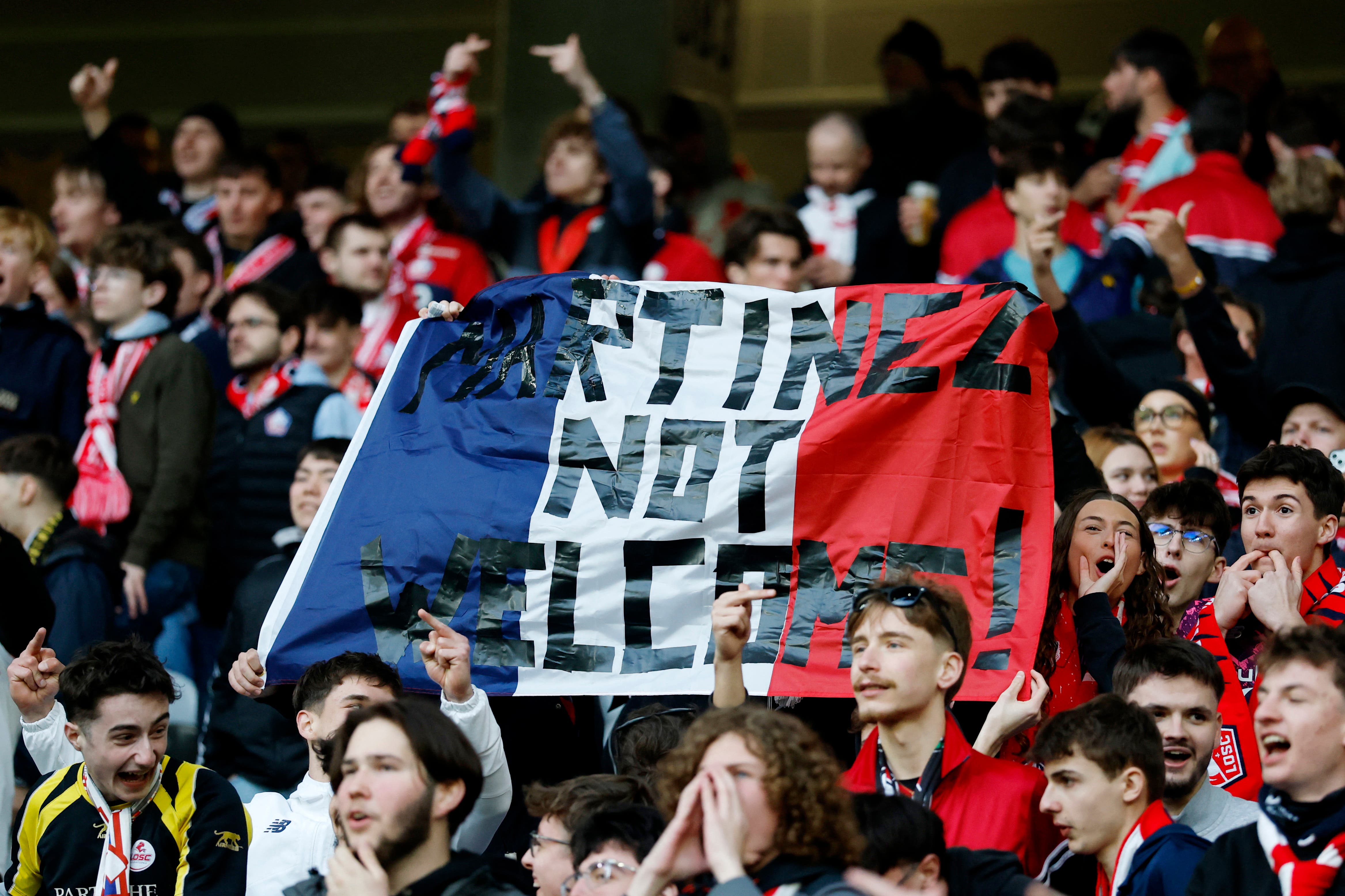 France fans vs Dibu Martinez