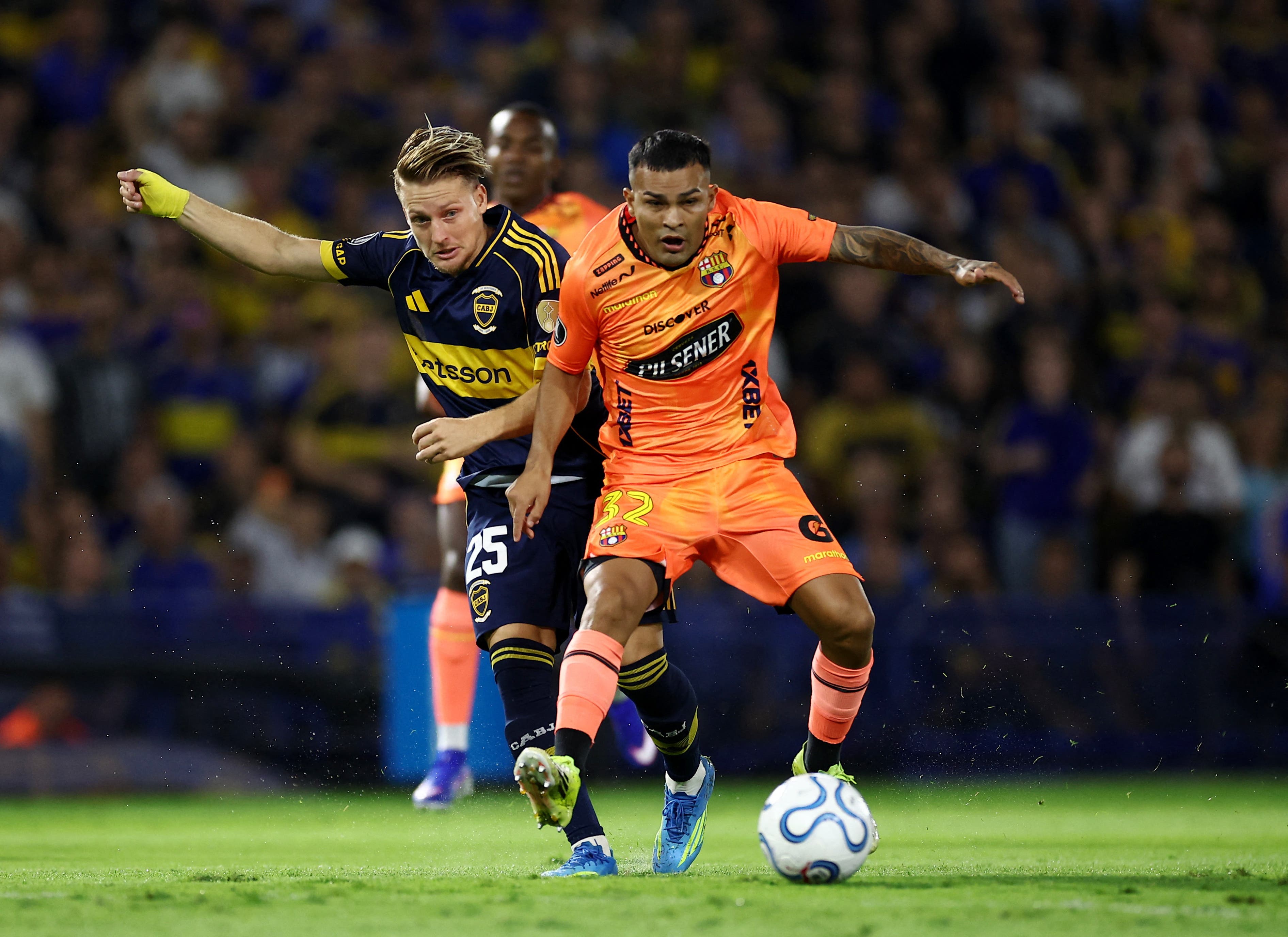 Soccer Football - Copa Libertadores - Group D - Boca Juniors v Barcelona SC - Estadio La Bombonera, Buenos Aires, Argentina - April 14, 2026 Barcelona SC's Gonzalo Lugo in action with Boca Juniors' Santiago Ascacibar REUTERS/Agustin Marcarian