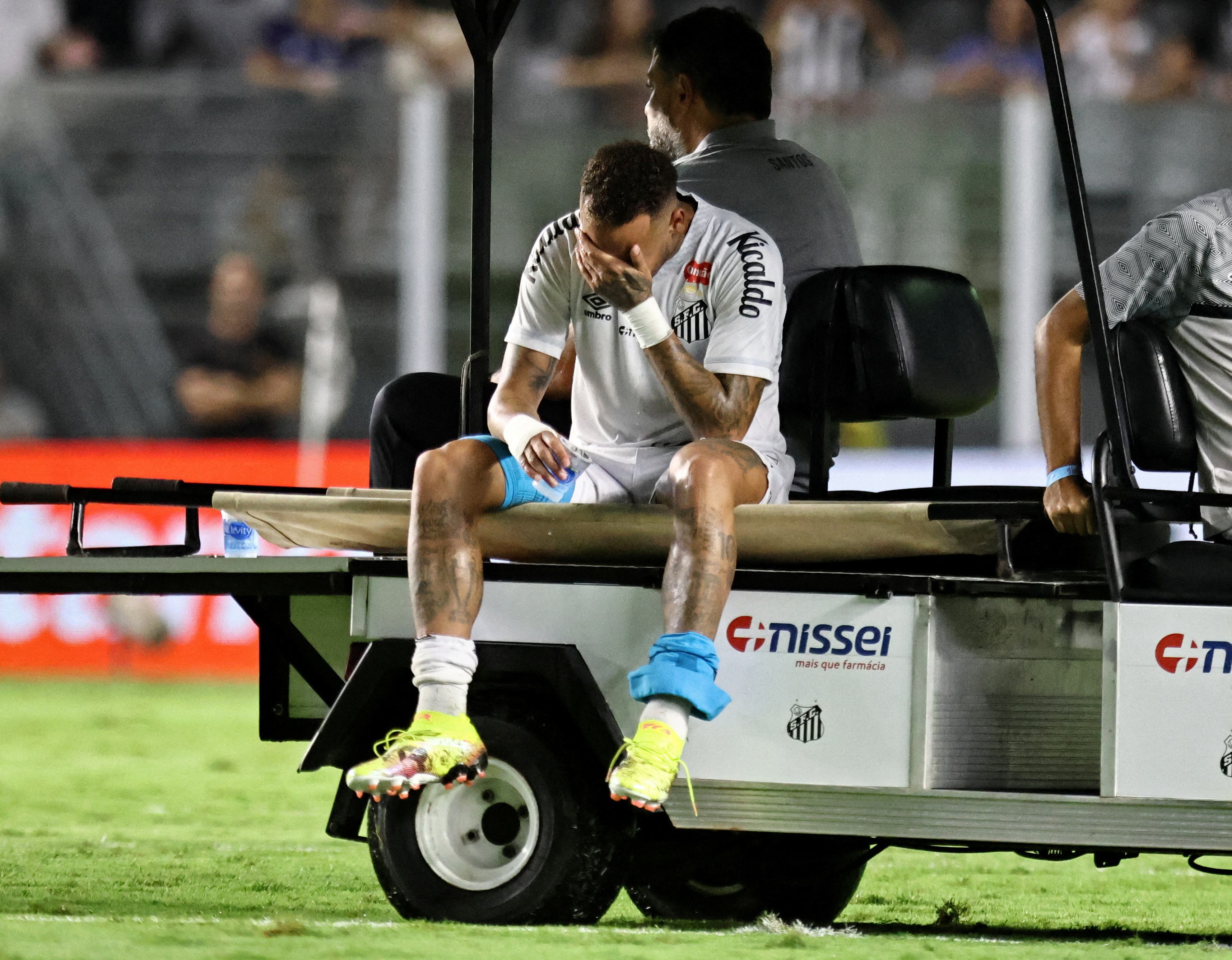 Santos' Neymar leaves the pitch after sustaining an injury 