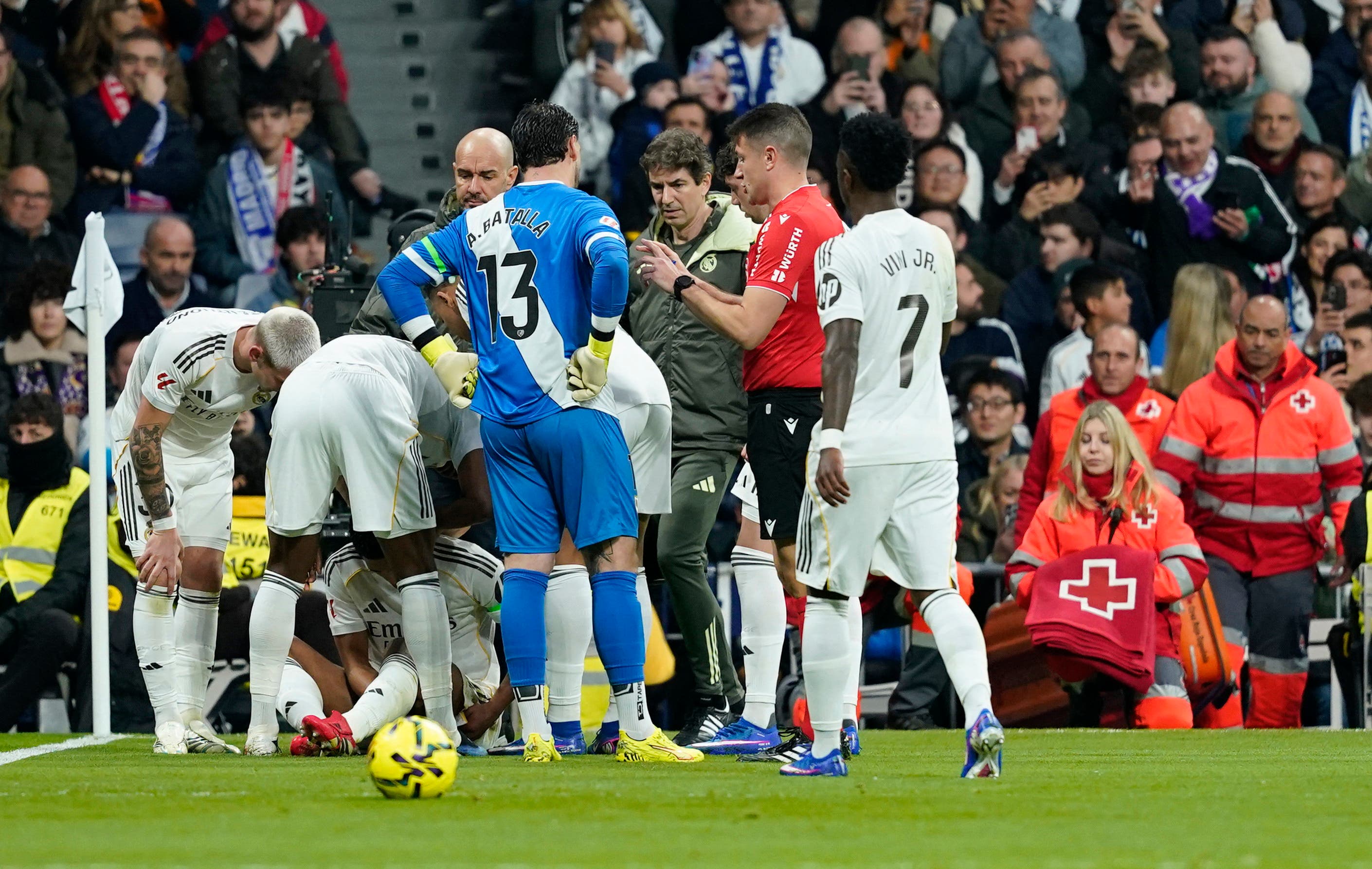 Soccer Football - LaLiga - Real Madrid v Rayo Vallecano - Santiago Bernabeu, Madrid, Spain - February 1, 2026 Real Madrid's Jude Bellingham after sustaining an injury REUTERS/Ana Beltran