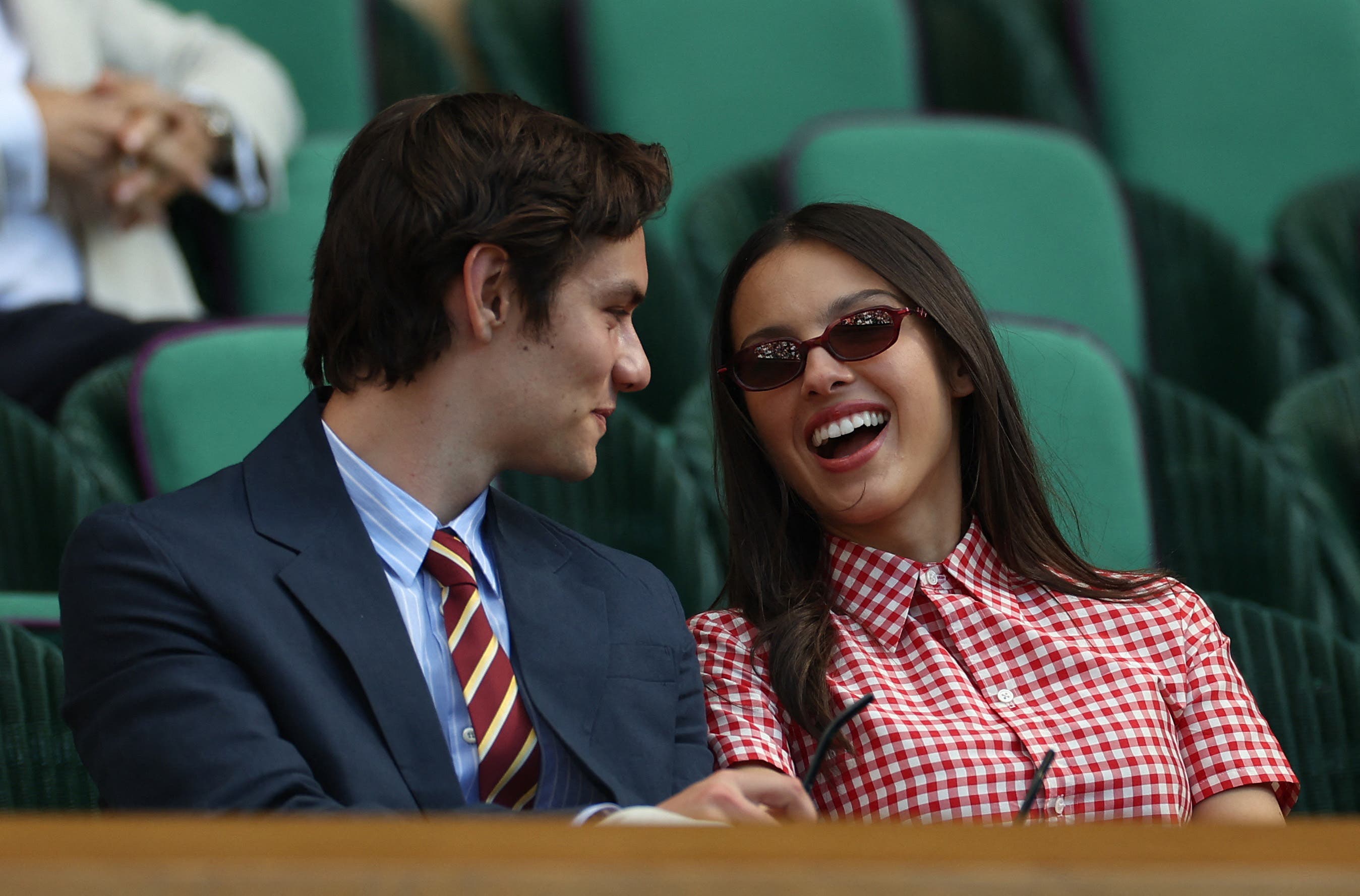 Tennis - Wimbledon - All England Lawn Tennis and Croquet Club, London, Britain - July 2, 2025 Singer Olivia Rodrigo with her partner and actor Louis Partridge in the Royal Box on Centre Court during the second round match between Spain's Carlos Alcaraz and Britain's Oliver Tarvet REUTERS/Isabel Infantes