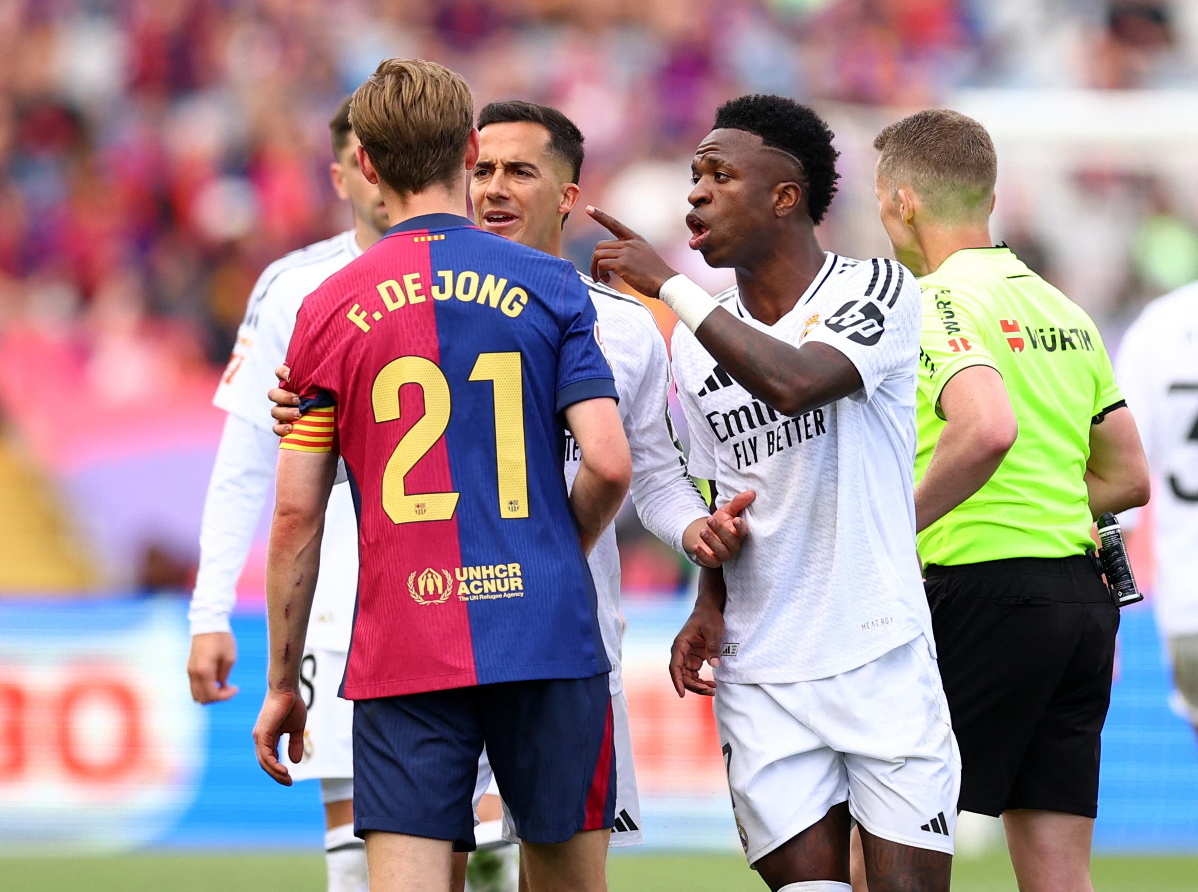 Soccer Football - LaLiga - FC Barcelona v Real Madrid - Estadi Olimpic Lluis Companys, Barcelona, Spain - May 11, 2025 Real Madrid's Vinicius Junior and Lucas Vazquez react to FC Barcelona's Frenkie de Jong REUTERS/Albert Gea
