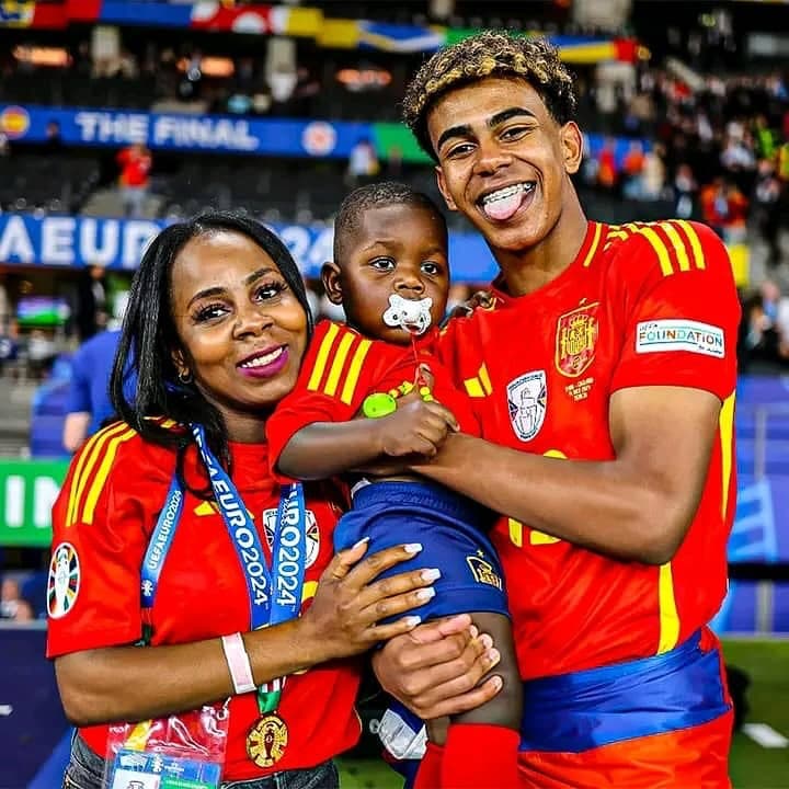 Lamine Yamal, Sheila Ebana and Kenye celebrate after the Euro Final of 2024.