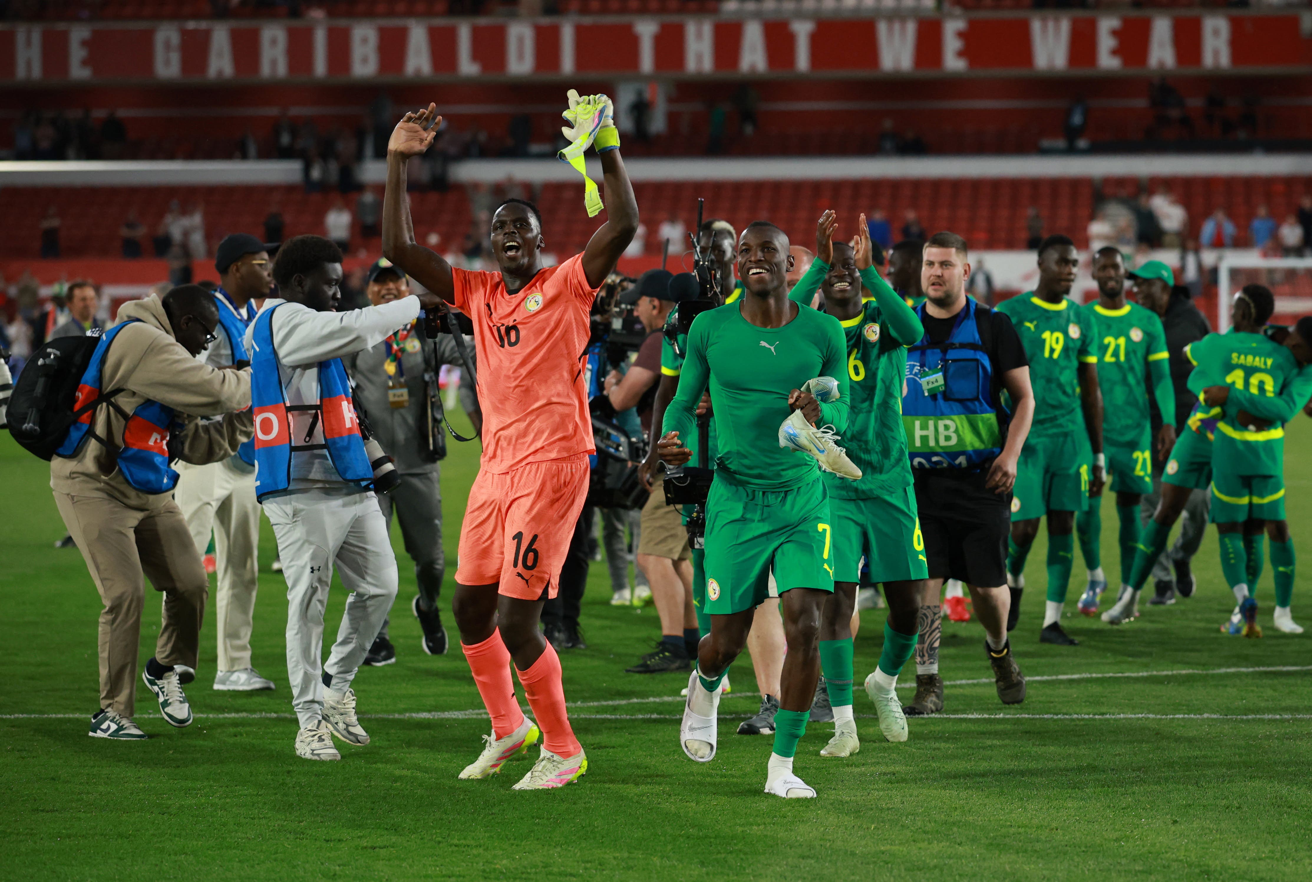 Soccer Football - International Friendly - England v Senegal - The City Ground, Nottingham, Britain - June 10, 2025 Senegal's Edouard Mendy and Nicolas Jackson celebrate after the match REUTERS/Phil Noble