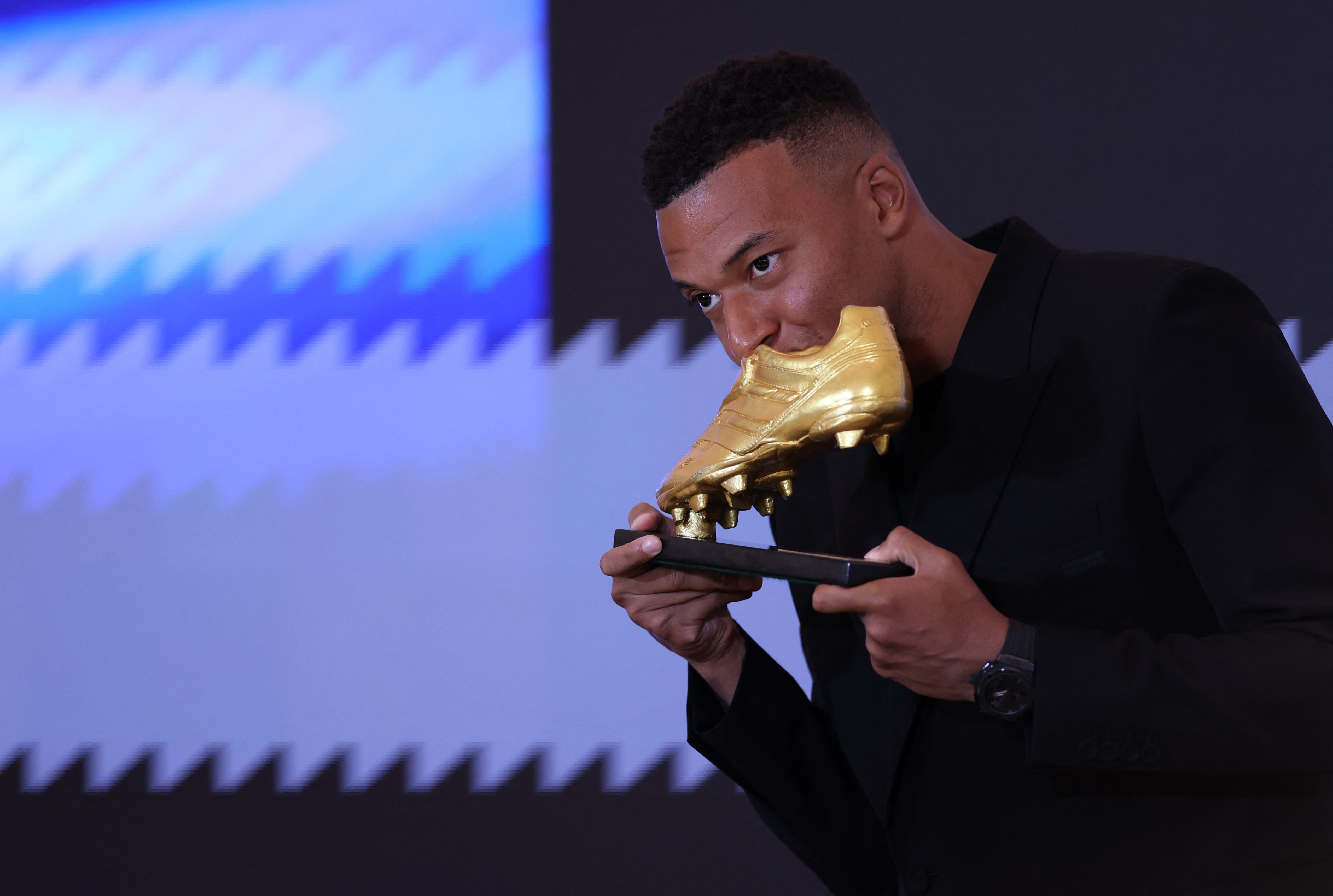 Soccer Football - Kylian Mbappe receives the European Golden Boot - Santiago Bernabeu, Madrid, Spain - October 31, 2025 Real Madrid's Kylian Mbappe celebrates with European Golden Boot trophy REUTERS/Violeta Santos Moura
