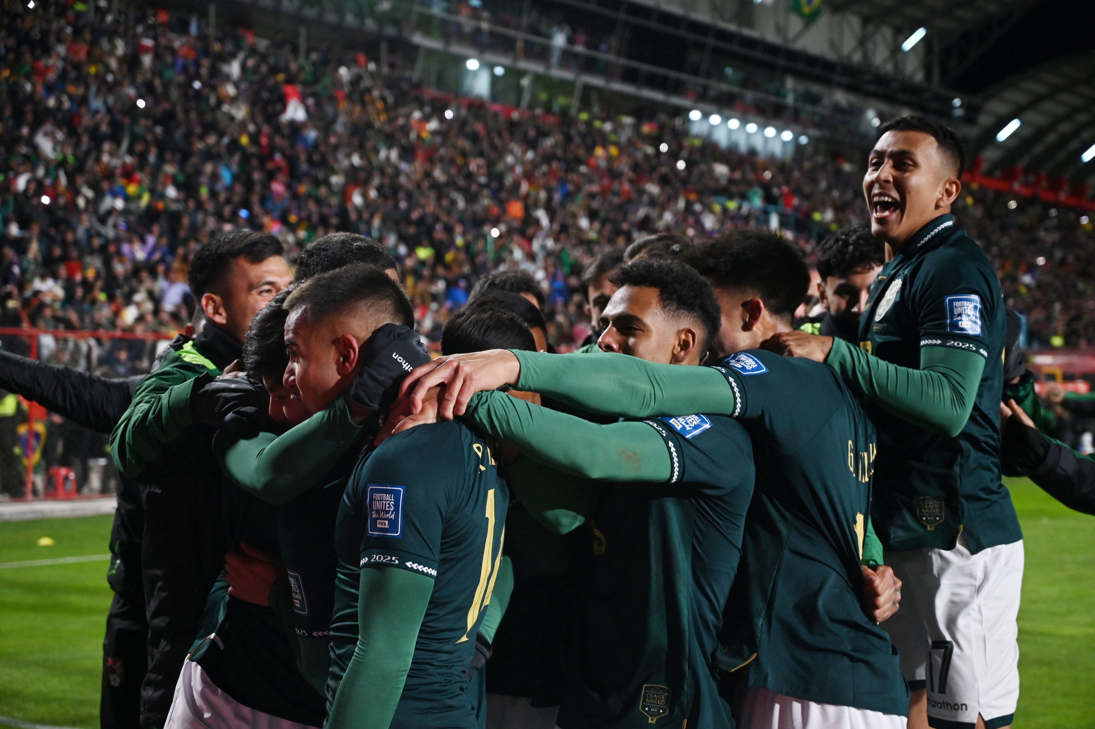 Soccer Football - World Cup - CONMEBOL Qualifiers - Bolivia v Brazil - Estadio Municipal El Alto, El Alto, Bolivia - September 9, 2025 Bolivia players celebrate after the match and qualify for the final playoff. REUTERS/Claudia Morales