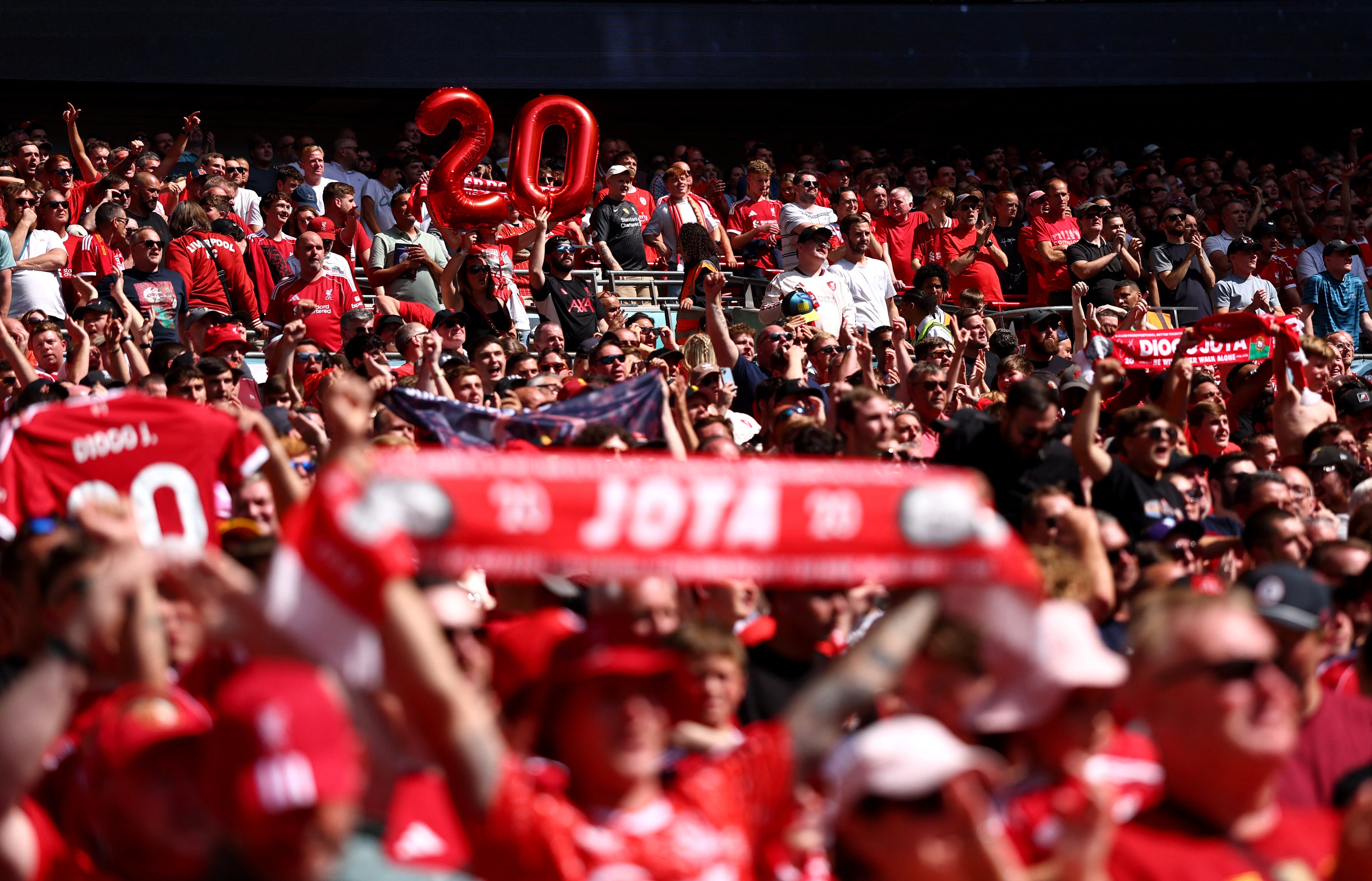 Soccer Football - FA Community Shield - Crystal Palace v Liverpool - Wembley Stadium, London, Britain - August 10, 2025 Liverpool fans with balloons in the number 20 in memory of Diogo Jota REUTERS/Toby Melville
