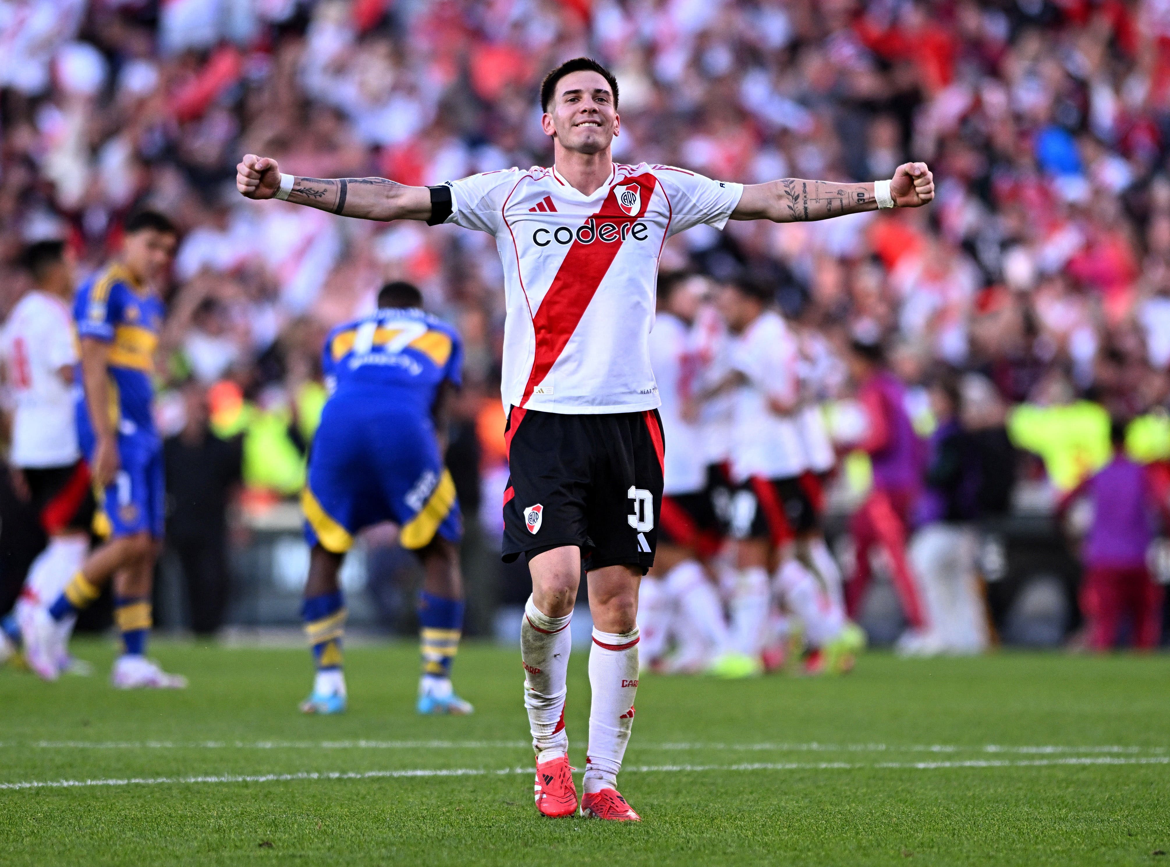 Franco Mastantuono durante el festejo de un partido de River Plate.