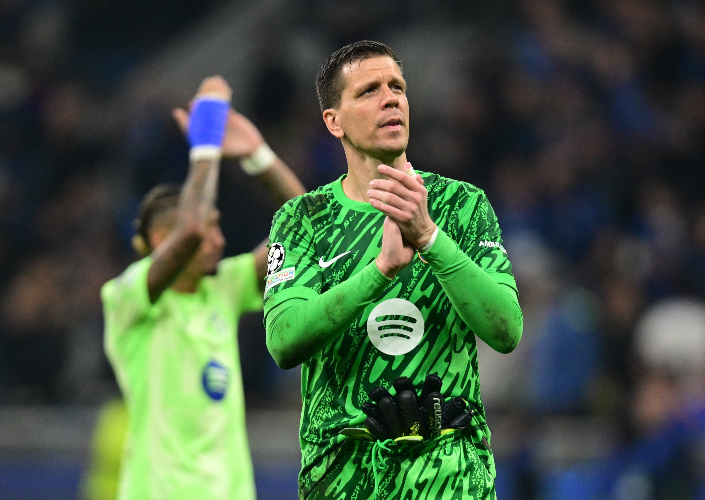 Soccer Football - Champions League - Semi Final - Second Leg - Inter Milan v FC Barcelona - San Siro, Milan, Italy - May 6, 2025 FC Barcelona's Wojciech Szczesny looks dejected after the match REUTERS/Daniele Mascolo
