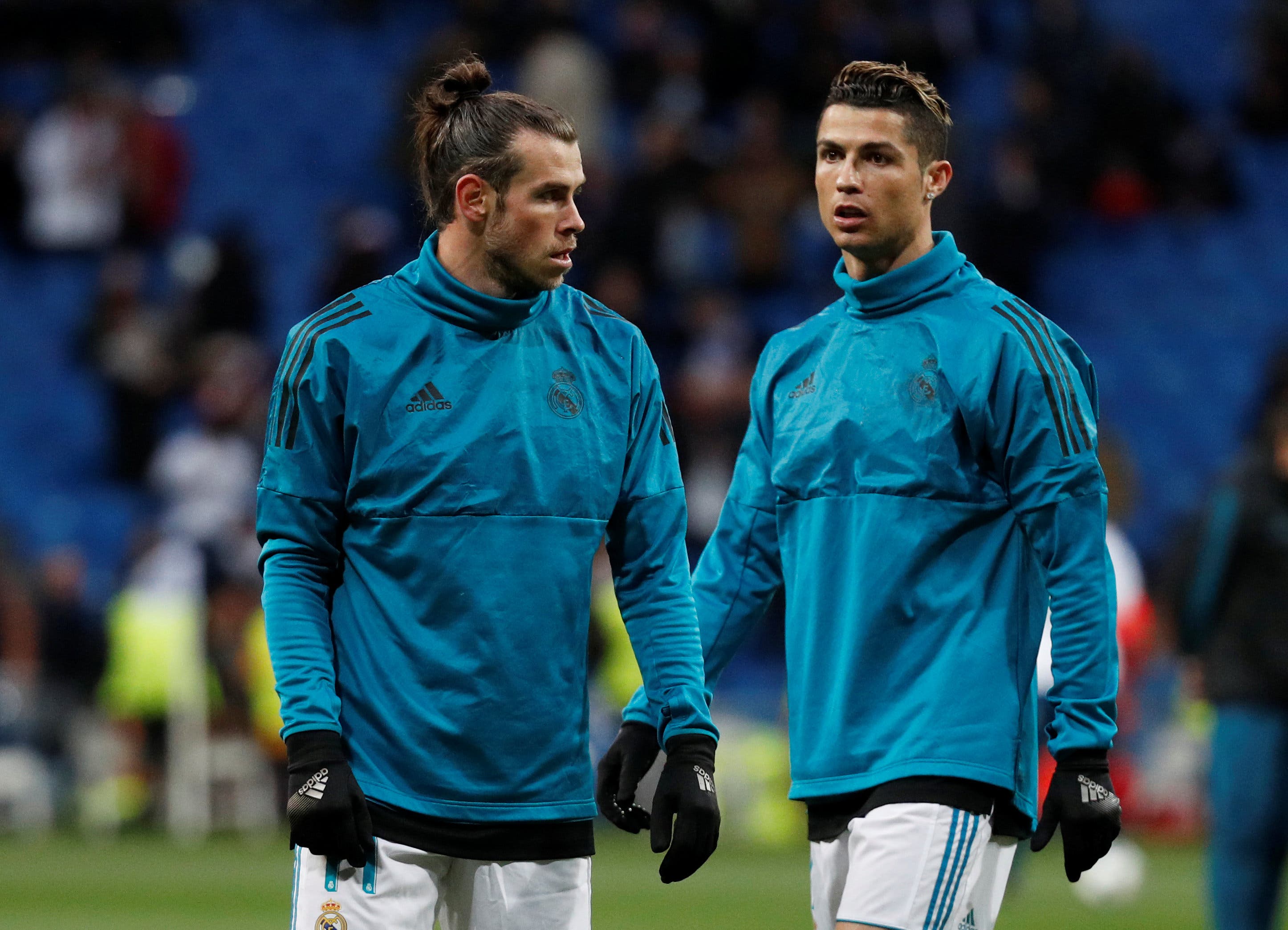 Soccer Football - Champions League Quarter Final Second Leg - Real Madrid vs Juventus - Santiago Bernabeu, Madrid, Spain - April 11, 2018 Real Madrid's Cristiano Ronaldo and Gareth Bale during the warm up before the match REUTERS/Paul Hanna