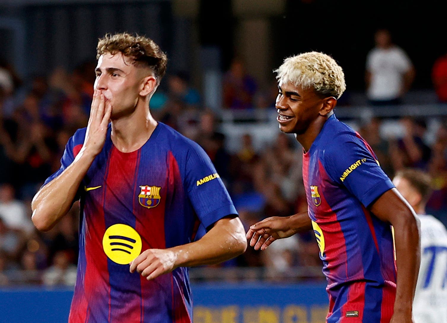 Soccer Football - Friendly - Joan Gamper Trophy - FC Barcelona v Como - Estadi Johan Cruyff, Barcelona, Spain - August 10, 2025 FC Barcelona's Fermin Lopez celebrates scoring their first goal with Lamine Yamal REUTERS/Bruna Casas
