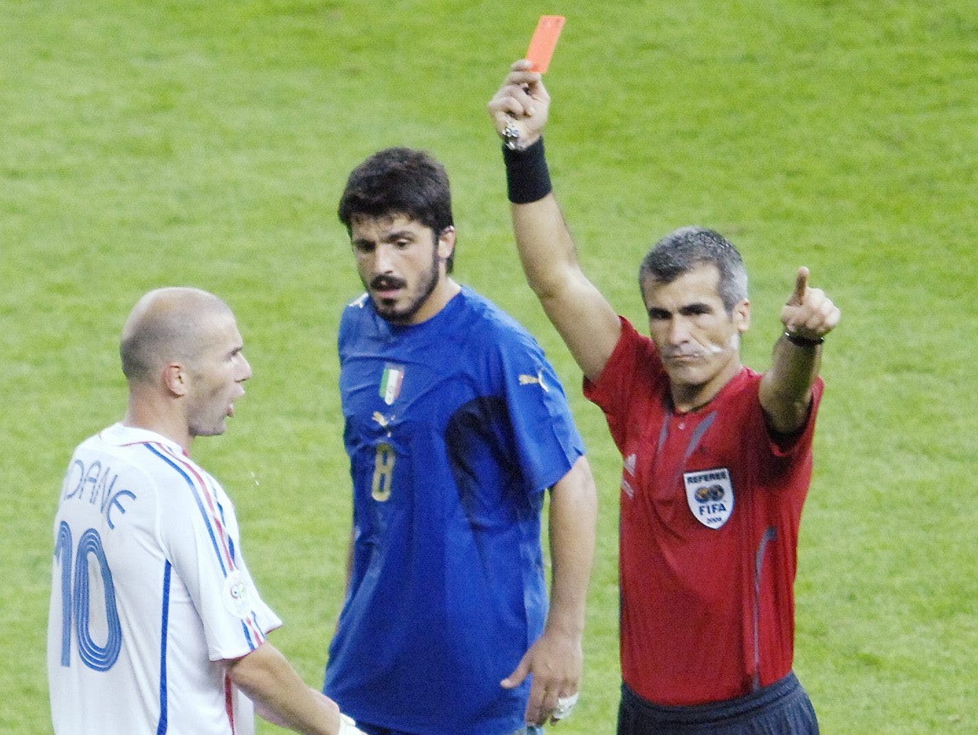 Football - Italy v France 2006 FIFA World Cup Final - Germany - Olympic Stadium, Berlin - 9/7/06 Referee Horacio Marcelo Elizondo sends off France's Zinedine Zidane Mandatory Credit: Action Images / Tony O'Brien Livepic