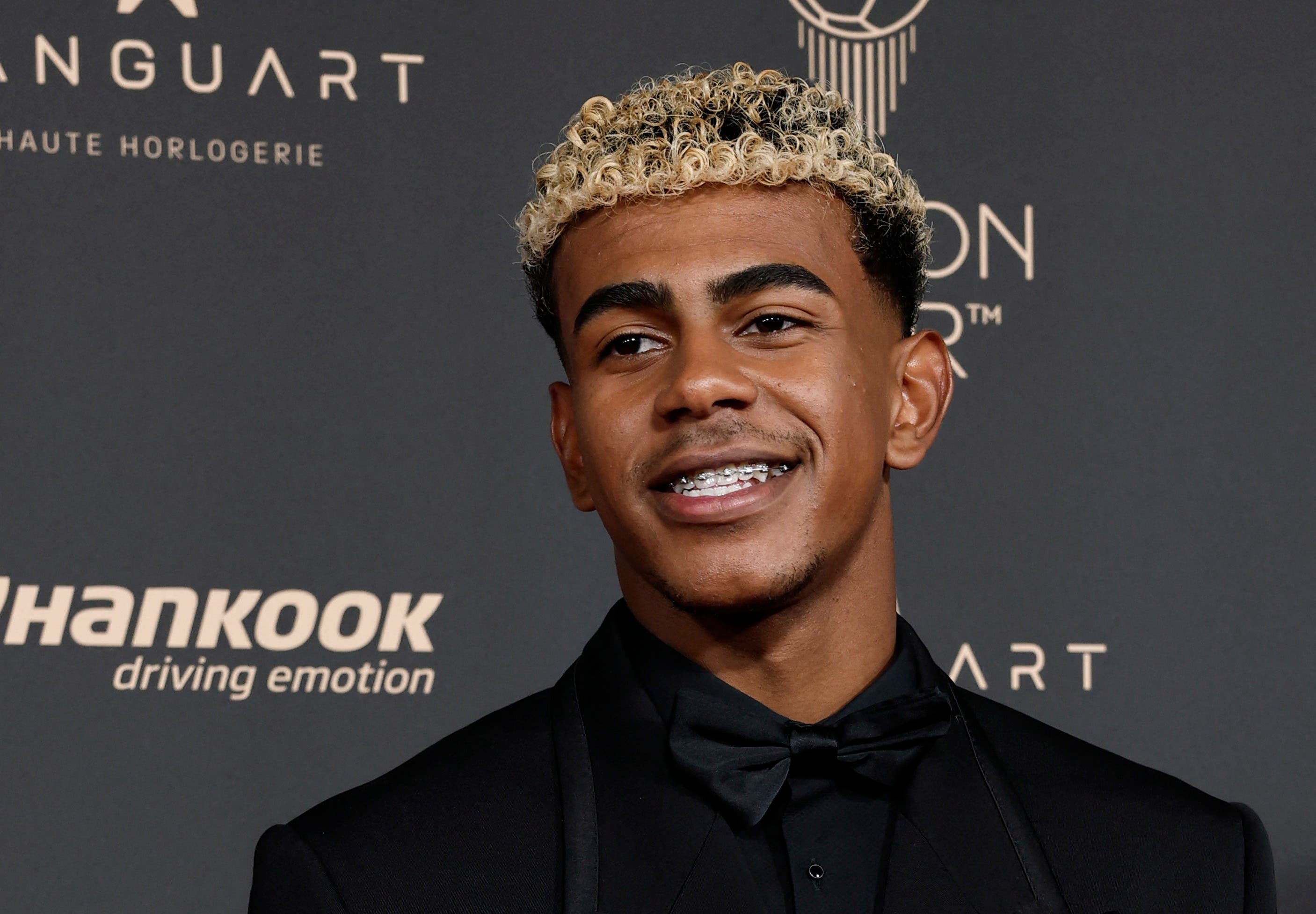 Soccer Football - Ballon d'Or - Arrivals - Theatre du Chatelet, Paris, France - September 22, 2025 FC Barcelona's Lamine Yamal poses for a photo REUTERS/Benoit Tessier
