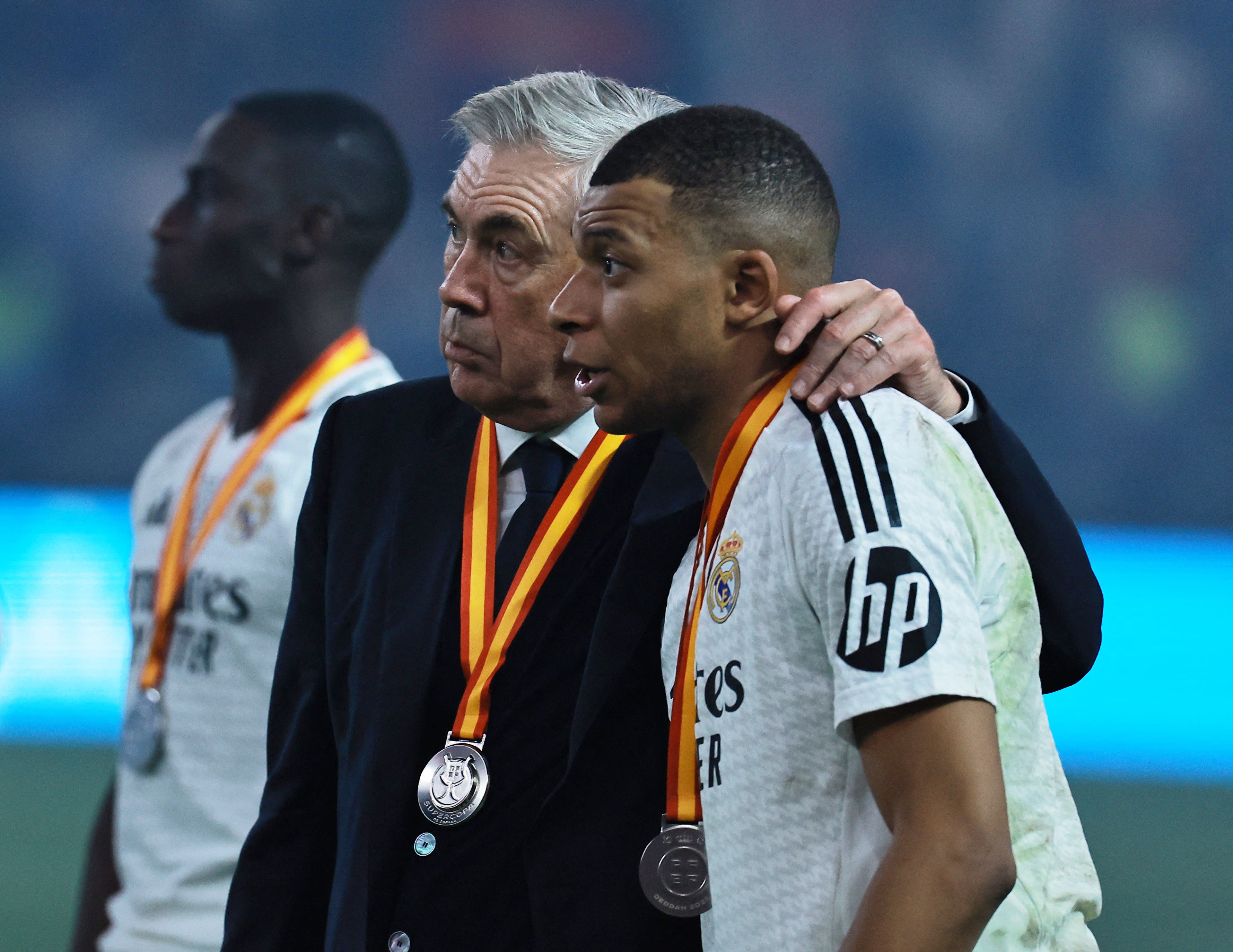 Ancelotti and Mbappe sad after defeat against Barcelona