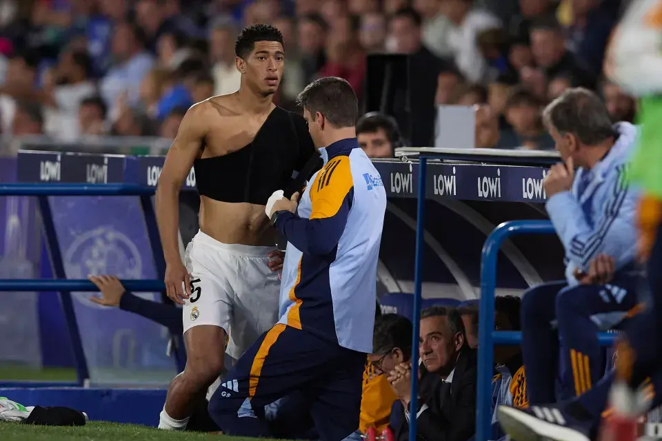 Jude Bellingham wearing a shoulder protection in Real Madrid's Bench