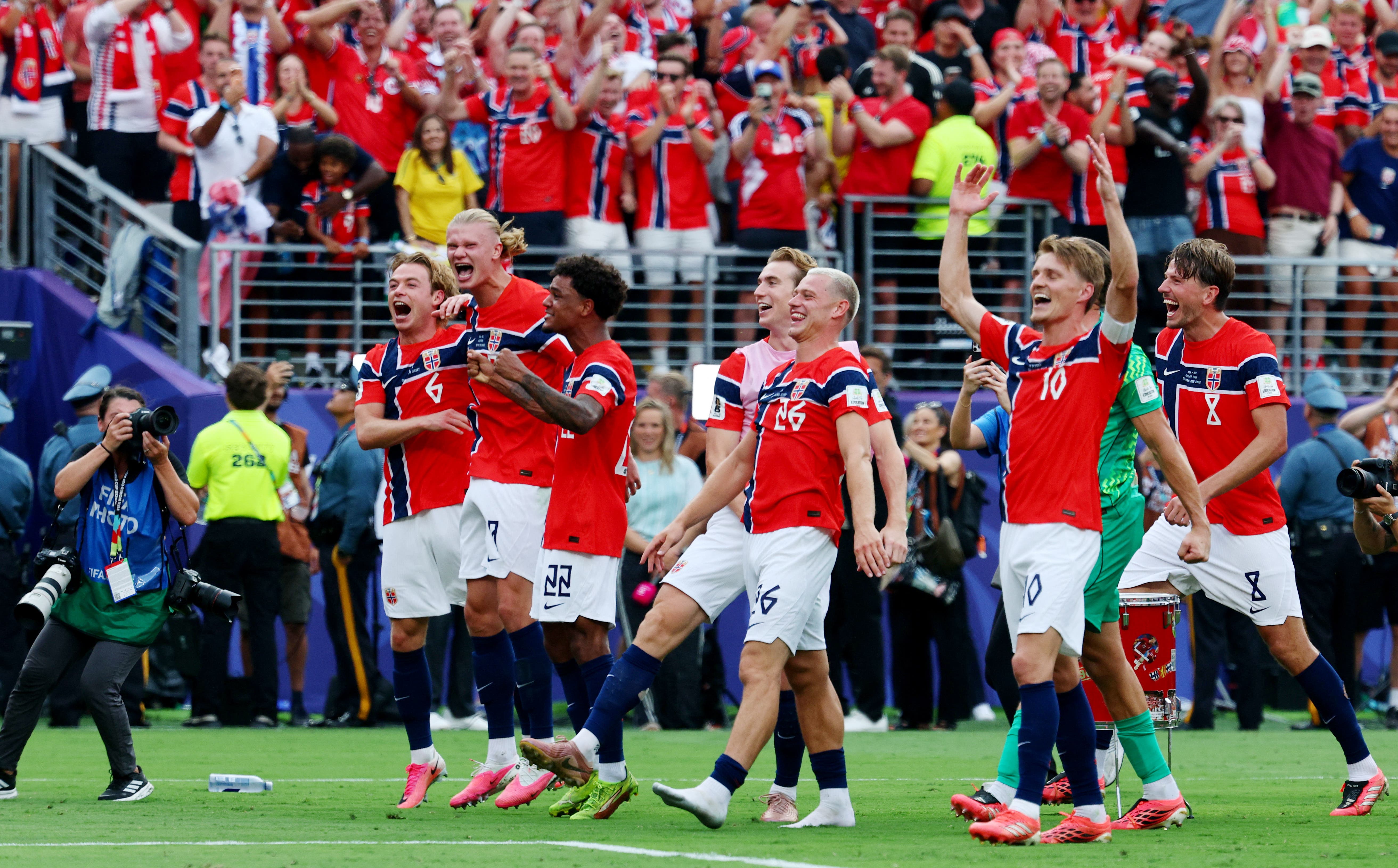 Soccer Football - FIFA World Cup 2026 - Round of 16 - Brazil v Norway - New York New Jersey Stadium, East Rutherford, New Jersey, U.S. - July 5, 2026 Norway players celebrate after the match IMAGN IMAGES via Reuters/Vincent Carchietta


